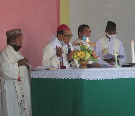 Pekerjaan Tuhan dan Manuver Poti Kose: Homili Mgr. Siprianus Hormat di Stasi Lengko Lolok