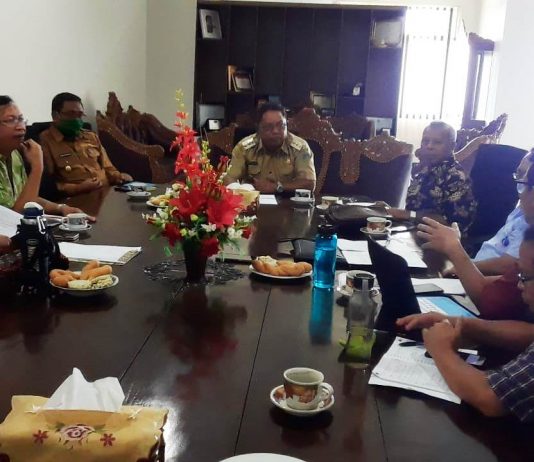 Konferensi Pers Keuskupan Ruteng Hasil Pertemuan Tim Keuskupan Dan Bupati Manggarai Timur Tentang Penambangan Batu Gamping Dan Pabrik Semen