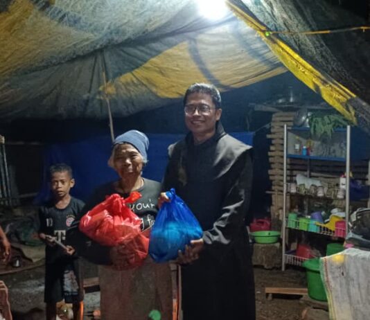LAPORAN CEPAT JPIC OFM INDONESIA: Solidaritas bagi korban gempa Flores